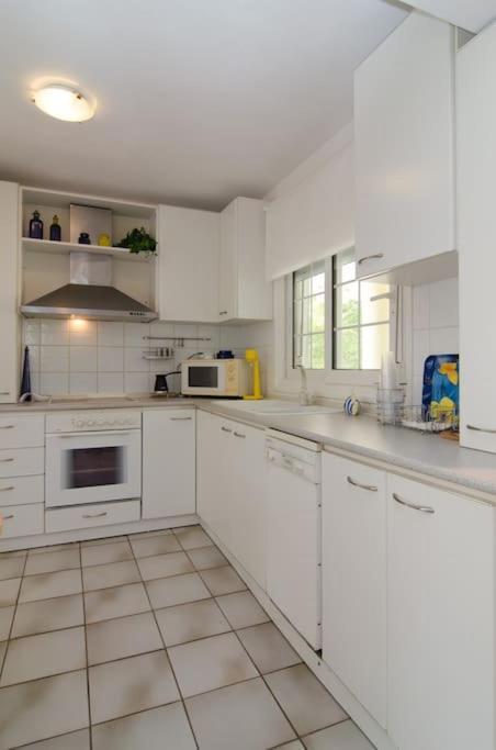 Wonderful House With Private Garden Villa Флогита Екстериор снимка