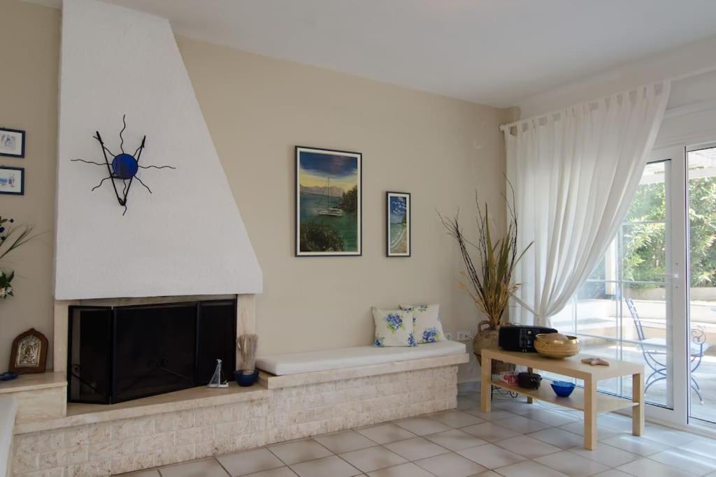 Wonderful House With Private Garden Villa Флогита Екстериор снимка