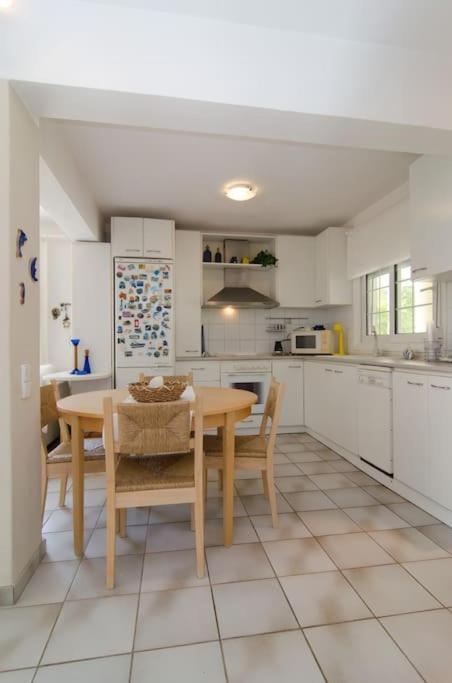 Wonderful House With Private Garden Villa Флогита Екстериор снимка