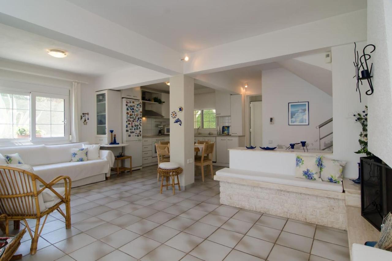 Wonderful House With Private Garden Villa Флогита Екстериор снимка