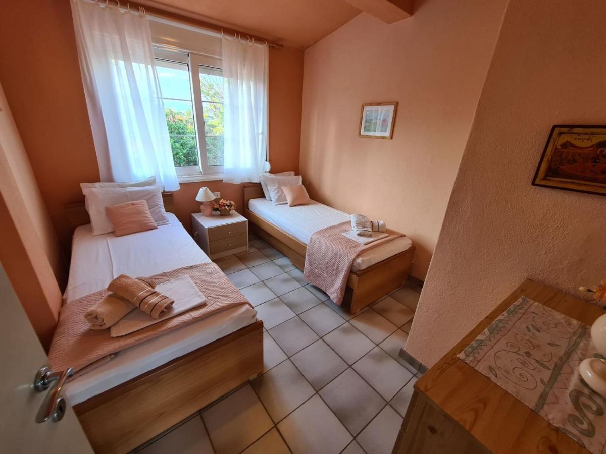 Wonderful House With Private Garden Villa Флогита Екстериор снимка